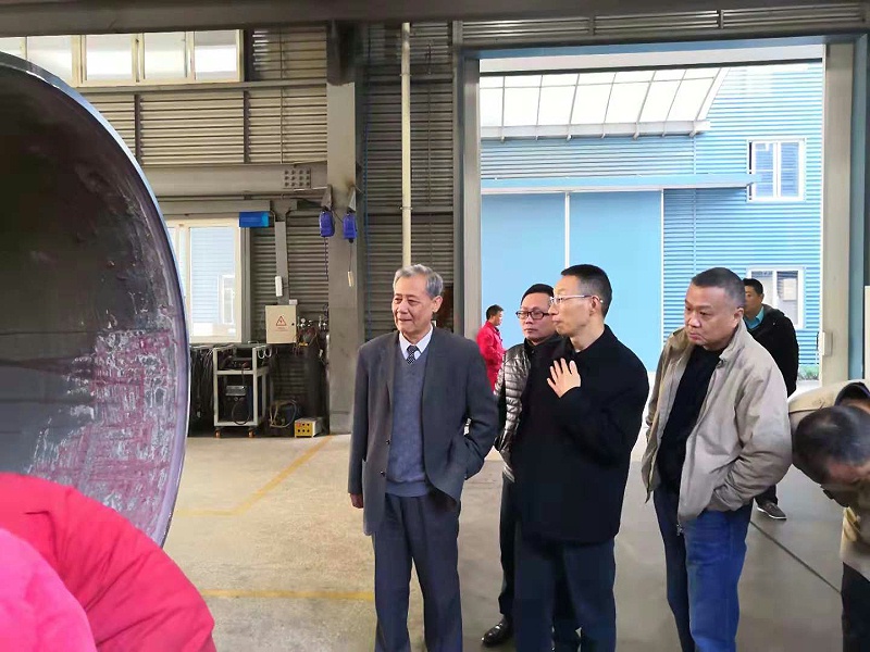 宋天虎監(jiān)事長參觀熊谷管道全自動焊機(jī)