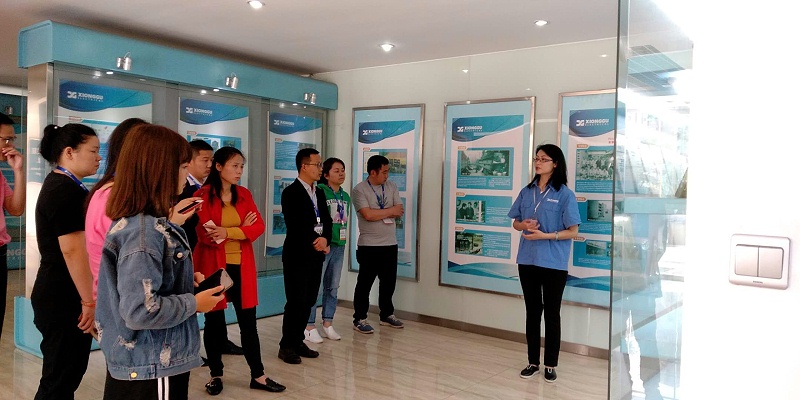 牛商匯參觀主營(yíng)管道自動(dòng)焊接設(shè)備廠家的大廳