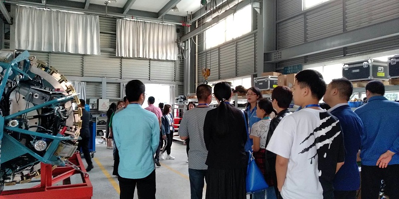 牛商匯參觀主營(yíng)管道自動(dòng)焊接設(shè)備廠家的車間