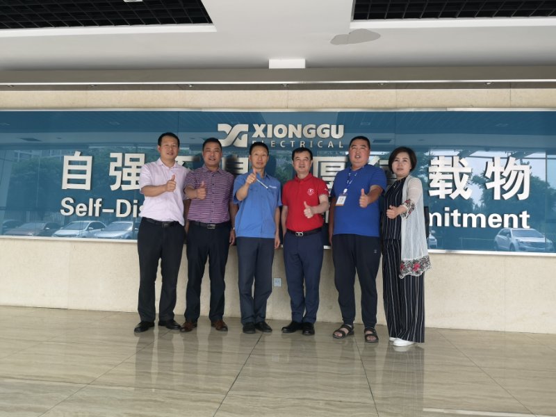 管道自動(dòng)焊接機(jī)生產(chǎn)廠家領(lǐng)導(dǎo)接待牛商匯相關(guān)領(lǐng)導(dǎo)