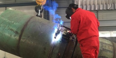 它就是你在找的一款與全自動焊機，焊接機器人協(xié)同工作的半自動焊接機