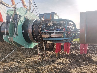 管徑914，江蘇濱海LNG配套輸氣管使用熊谷管道自動焊接機(jī)