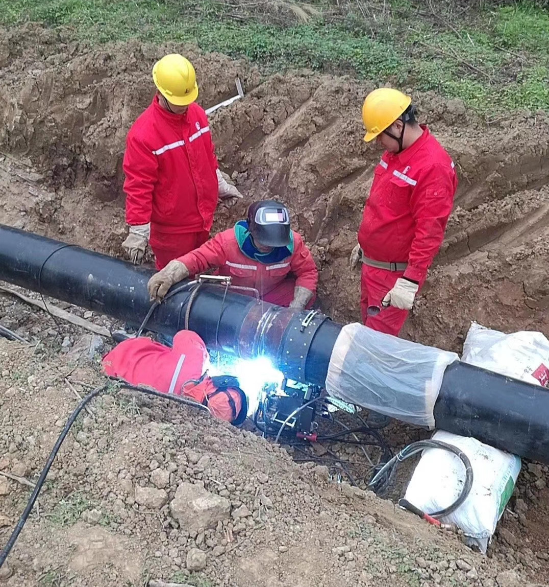 城市燃?xì)夤艿勒谑褂眯芄拳h(huán)縫自動(dòng)焊機(jī)